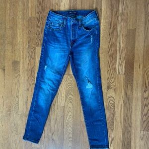 Aeropostale Sz 6S jeans EUC no stains. Tears are by design